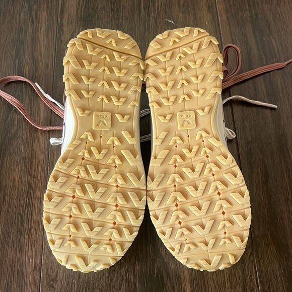 NWT VEJA Fritz Roy Sneakers - Picture 8 of 9